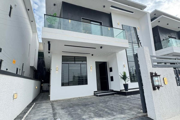 4 BEDROOMS DUPLEX WITH BQ AND SWIMMING POOL AJAH LEKKI LAGOS
